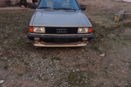 Klasikinis tautos automobilis Audi 80