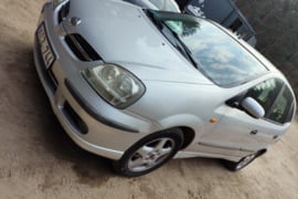 Nissan Almera Tino