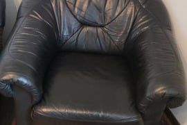 Odinė sofa ir du foteliai