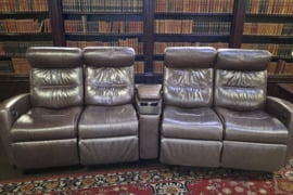 Keturvietė sofa su reklainerio mechanizmu
