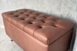 Chesterfield stiliaus pufas
