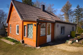 PARDUODAMAS JAUKUS NAMAS KUKTIŠKIŲ MIESTELYJE 