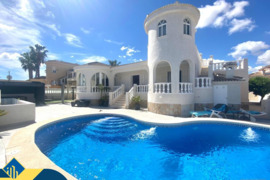 Vila su privačiu baseinu, Alicante provincijoje, San Miguel de Salinas mieste. 5 kambariai | 220 m² 