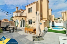 Namas su privačiu baseinu, Alicante provincijoje, Orihuela Costa mieste. 3 kambariai | 91 m² | 3 kil