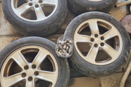 Ratlankiai nuo Toyota Avensis 205/55 R16 su veržlėmis