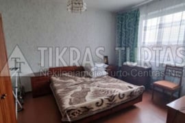 Parduodamas tvarkingas, erdvus, patogaus išplanavimo 3 su holu kambarių butas