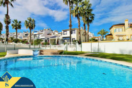 Namas su bendru baseinu, Alicante provincijoje, Orihuela Costa mieste. 5 kambariai | 100 m² | 3 kilo