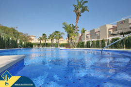 Bungalas su bendru baseinu, Alicante provincijoje, Torrevieja mieste, Playa de los Locos. 4 kambaria