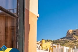 Dalinai renovuotas apartamentas su terasa, Alicante provincijoje, Alicante mieste. 7 kambariai | 132