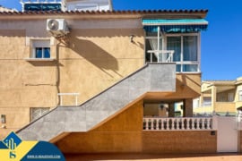 Bungalas su bendru baseinu, Alicante provincijoje, Torrevieja mieste, Playa del Cura rajone. 3 kamba