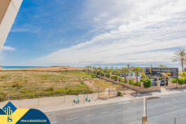 Apartamentas su bendru baseinu, Alicante provincijoje, Torrevieja mieste, Playa de los Locos rajone.