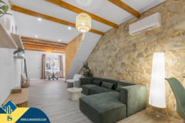 Renovuotas namas su terasa, Alicante provincijoje, Torrevieja mieste, Playa del Cura rajone. 4 kamba