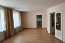 Parduodamas geras didelis 3-jų kambarių butas (rekonstruotas iš 4).