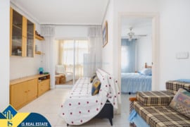 Apartamentas su bendru baseinu, Alicante provincijoje, Torrevieja mieste, Playa del Acequión rajone.