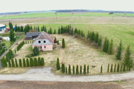 PARDUODAMAS NAMAS SU DIDELIU SKLYPU MEDEIKIŲ K., BIRŽŲ RAJ.
