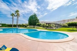 Bungalas su bendru baseinu, Alicante provincijoje, Torrevieja mieste, Playa del Acequión rajone. 3 k