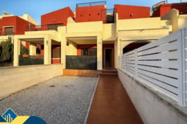 Namas su bendru baseinu, Alicante provincijoje, Torrevieja mieste. 3 kambariai | 90 m² | 2 kilometra