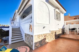 Vila su bendru baseinu, Alicante provincijoje, Rojales, Ciudad Quesada mieste. 3 kambariai | 75 m² |