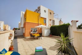 Namas su bendru baseinu, Alicante provincijoje, Orihuela Costa mieste. 4 kambariai | 85 m² | 2.5 kil