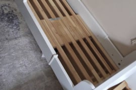 Ikea busunge lovos be čiužinių 130-200 ilgis 80 cm plotis. Didinasi.