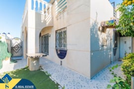 Namas su terasa, Alicante provincijoje, Torrevieja mieste. 3 kambariai | 55 m² | 2.5 kilometro iki j
