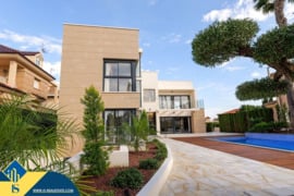 Namas su privačiu baseinu, Alicante provincijoje, Torrevieja mieste, Playa del Acequión rajone. 4 ka