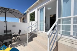 Renovuotas namas su terasa, Alicante provincijoje, Torrevieja mieste, El Chaparral rajone. 3 kambari
