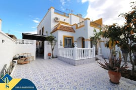 Renovuotas namas su bendru baseinu, Alicante provincijoje, Torrevieja mieste, Torreta rajone. 4 kamb