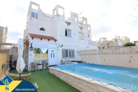 Namas su privačiu baseinu, Alicante provincijoje, Torrevieja mieste, Torreta rajone. 4 kambariai | 1