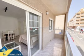 Apartamentas su terasa, Alicante provincijoje, Torrevieja mieste. 3 kambariai | 62 m² | 500 metrų ik