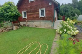 Parduodamas rąstinis sodo namas su pirtimi šalia Vilniaus