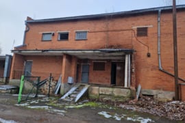 Parduodamos erdvios komercinės patalpos (su rūsiu) Šiaulėnuose (Radviliškio r. sav.), B. Buračo g. 4