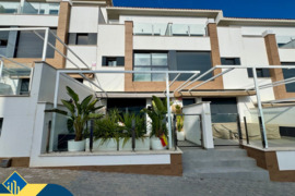 Namas su terasa, Alicante provincijoje, Guardamar del Segura mieste. 5 kambariai | 139 m² | 500 metr