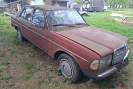 Mercedes Benz w123 2,0 dyzelis dalimis