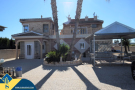 Vila su privačiu baseinu, Alicante provincijoje, Guardamar del Segura mieste. 7 kambariai | 450 m² |