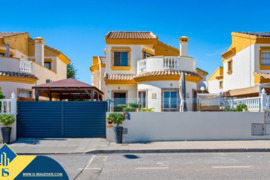 Namas su terasa, Alicante provincijoje, Guardamar del Segura mieste. 4 kambariai | 107 m² | 3 kilome