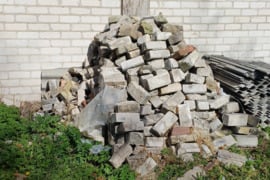 DOVANOJU 2 m³ baltų plytų (Vilnius)