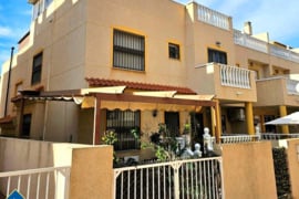 Namas su bendru baseinu, Alicante provincijoje, Guardamar del Segura mieste. 5 kambariai | 125 m² | 