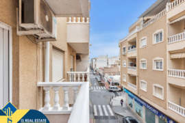 Apartamentas su terasa, Alicante provincijoje, Torrevieja mieste. 3 kambariai | 60 m² | 500 metrų ik
