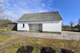 PARDUODAMAS 13,5 ARŲ SKLYPAS SU ŪKINIU PASTATU MAŽEIKIUOSE, VARDUVOS G.
