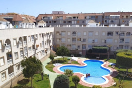 Žemutinio aukšto apartamentai su bendruomeniniu baseinu