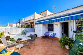 Renovuotas namas su terasa, Alicante provincijoje, Torrevieja mieste, Torreta rajone. 3 kambariai | 