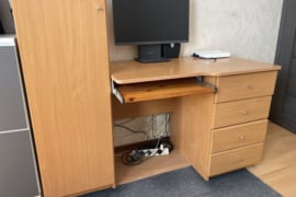 Rašomasis stalas su spintele