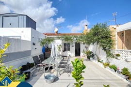 Renovuotas namas su terasa, Alicante provincijoje, Torrevieja mieste, Torreta rajone. 3 kambariai | 