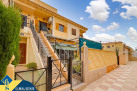 Renovuotas bungalas su bendru baseinu, Alicante provincijoje, Torrevieja mieste, Torreta rajone. 3 k
