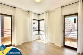 Renovuotas apartamentas su terasa, Alicante provincijoje, Torrevieja mieste. 4 kambariai | 100 m² | 