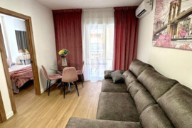 Renovuotas apartamentas su terasa, Alicante provincijoje, Torrevieja mieste, Playa del Cura rajone. 