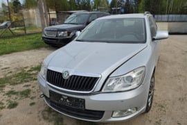 SKODA OCTAVIA DALIMIS 2011 1.8TSI variklio kodas CDA, SPALVOS  KODAS 9156, PAVARU DEZES KODAS LHC