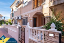 Bungalas su bendru baseinu, Alicante provincijoje, Orihuela Costa mieste. 3 kambariai | 85 m² | 900 