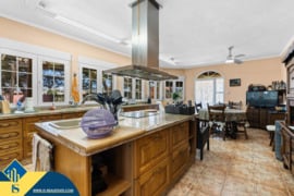 Vila su terasa, Alicante provincijoje, Alicante mieste. 9 kambariai | 243 m² | 1.5 kilometrai iki jū